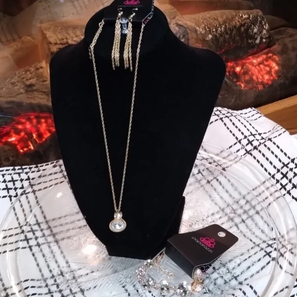 Paparazzi Jewelry Set - Picture 1 of 4